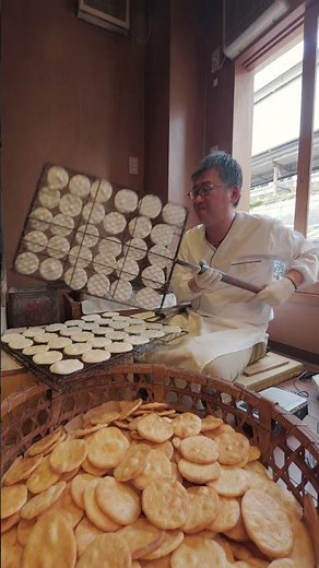 1日 ６００枚！1枚ずつ職人が手作業で焼き上げる煎餅 #japanesefood