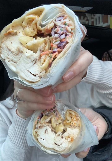 Was craving the Harrods rotisserie mac n cheese wrap 😍 @Ann Khoshaba #harrods #rotisserie #rotisseriechicken #chicken #wrap #sandwich #food #foodie #macandcheese #truffle #fyp #foryou