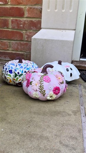 12K views · 68 reactions | Create your own pumpkin!  Starting with a ceramic pumpkin base, you can create a pink floral centerpiece using paints, floral embellishments, and Mod Podge. A fun and creative way to add seasonal charm to your décor! ✨ Find everything you need in store, online or via the app! https://ow.ly/i4Iz50WTHQs How would you decorate yours? Let us know below! ⬇️ | Hobbycraft | Facebook