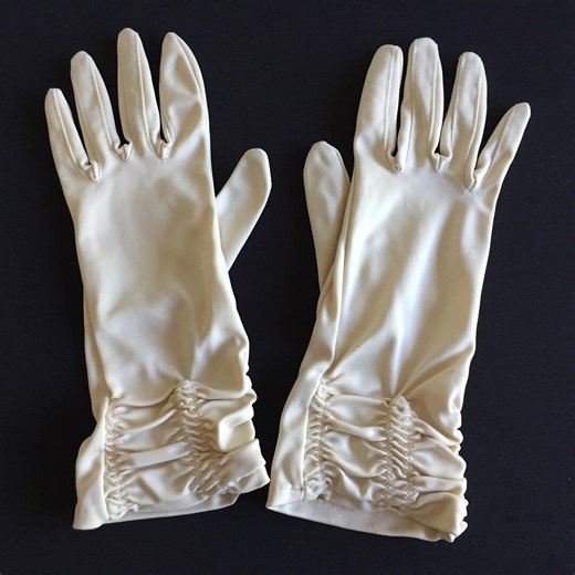 1950s Vintage Elegant Womens Gloves Soft Stretch Beige Nylon