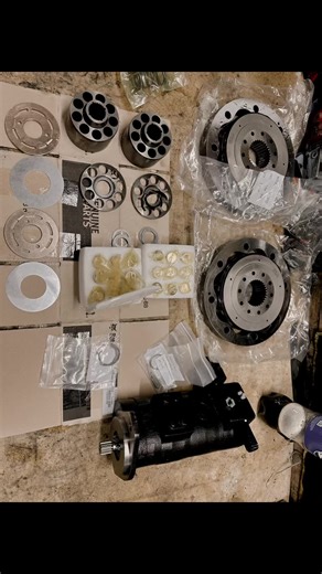 Ремонт гідромотора Bobcat T300