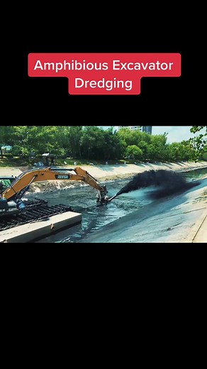 Amphibious Excavator Dredging: Boosting Efficiency in Swampy Environments