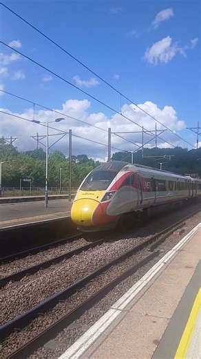 Class 801 224 LNER Azuma Ctiy Of Bradford Vection Through Hadley wood With a 4 Tone#train#lner#azuma