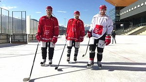 N’avez-vous jamais voulu avoir les meilleures crosses du marché, celles que les Pros utilisent (Bauer Supreme 1S, CCM Ribcore Trigger ASY ou Warrior Covert QRL), mais sans jamais avoir l’argent pour les acheter ? Ne vous êtes-vous jamais dit que vous seriez un meilleur joueur si vous aviez une de ces crosses au poids plume ? Lors de ces 20 dernières années, nous avons ressenti la même chose que vous avant de se décider à y remédier. Nous avons créé une technologie de réparation révolutionnaire (