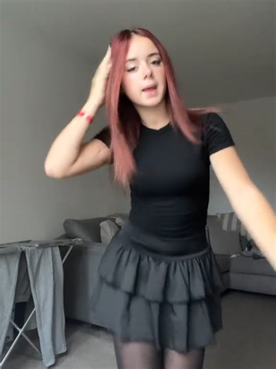 Modelos jóvenes en traje de baño: estilo y frescura