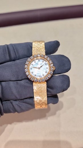 Every second deserves to sparkle. #ChopardWatches #DiamondTime #HighJewelleryWatch #LuxuryStyle