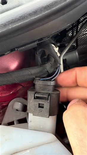 Release the VAG connector without breaking it.