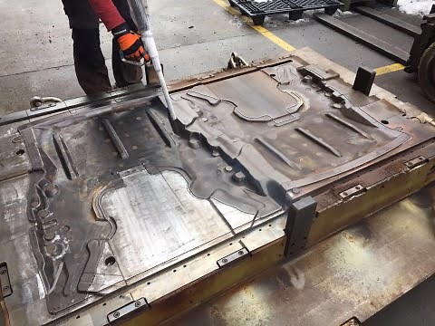 Moulds cleaning with dry ice blasting machines