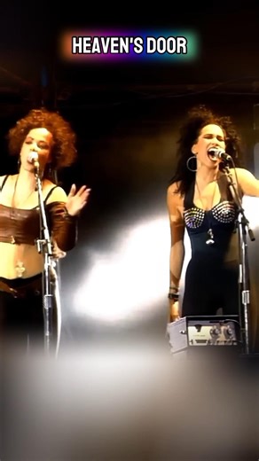 🔫 Guns N' Roses 🌹 - Knockin' On Heaven's Door (Freddy mercury Tribute) #shorts #gunsnroses #slash