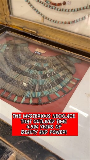 The Mysterious Necklace That Outlived Time — 4,500 Years of Beauty and Power! 🔵✨ Inside the Egyptian Museum in Cairo, lies a masterpiece of craftsmanship — a faience broad collar necklace that once adorned the chest of an ancient Egyptian elite, crafted over 4,500 years ago, during the glorious days of the Old Kingdom. Each tiny bead was handmade from Egyptian faience, a material created from crushed quartz and copper to imitate the glow of precious gemstones. The turquoise and deep blue colors