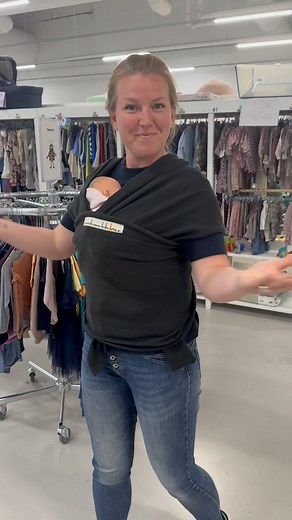 Se her hvordan du sætter din guldklump i en strækvikle 🥰 Denne vikle kan købes lige nu til bare 37,5 kr på stand 144🌟 | Børneloppen Holbæk
