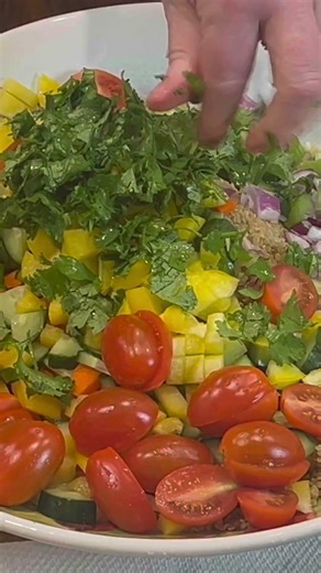 Quinoa SaladFresh, Healthy & LOADED Quinoa Salad 🔥 #shorts #salad #quinoa #quinoasalad #healthy