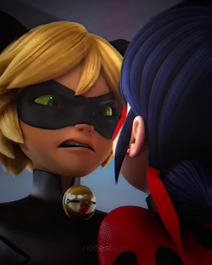 Ladybug and Cat Noir Statue Moment