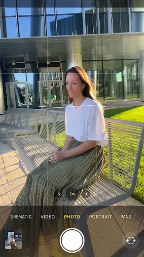 63K views · 894 reactions | Struggling to pose? 凉 We have the solution! These 5 poses will make you look EFFORTLESSLY good everytime!  Tap the link in our BIO for more iPhone camera tips!  #posingtips #posesideas #iphonephotography #portraitphotography #portrait | iPhone Photography School | Facebook