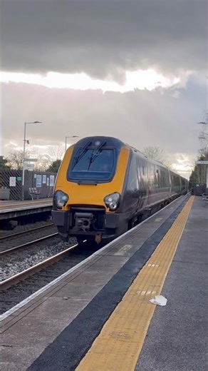 Class 220 with amazing Doppler tone