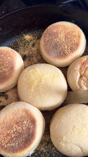 SOFT AND PILLOWY BUTTERMILK ENGLISH MUFFINS | with just a handful of basic ingredients you can create a batch of these nooks and crannies English muffins just in time for breakfast! crispy on the outside, and soft and chewy inside, these homemade buttermilk English muffins are surprisingly simple to make, with a rich tang and a depth of flavor you’ll never find in store bought versions. « Buttermilk English Muffins Recipe « • 1 packet of active dry yeast • 2 tbsp water • 1 tbsp honey • 3 c all p