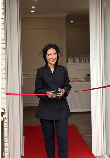 23 ans. 9 ans à en rêver. Et aujourd'hui... The Specialist House - Yussglam ouvre ses portes à Angers!!! Tellement fière du chemin parcouru. Merci à tous ceux qui m'ont soutenue, de près ou de loin🤍 Ce n'est que le début...✨ merci à ma @AM PRODUCTION talentueuse vidéaste pour avoir capturé chaque émotion de cette inauguration inoubliable Un immense merci à @TheMocktailCorner_ et @i.a.b.events qui a sublimé mon inauguration avec ce magnifique buffet cocktail 🥂✨ Tout était aussi beau que délicie