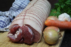 Rollbraten binden - so gelingt es einfach & in wenigen Minuten