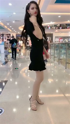 Friend change dress for me #shortclothes #shortsfeed