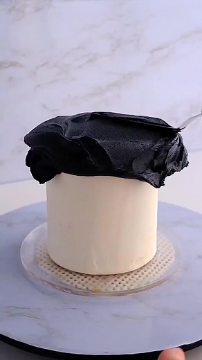 577K views · 10K reactions | Christmas inspired cake  #birthdaycake #cakedecorating #cakedesign #cakeideas | Pie Bakery | Facebook