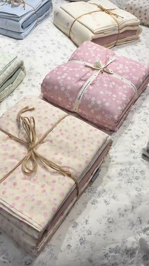 🦋🦋 Гадуурх үнээс 50% хямд 🌸🌸 🌼🌼 Жинхэнэ Муслин цэвэр даавуу 🌷🌷2 хүнийх 💰85.000₮ 🍁🍁 1 хүнийх 💰65.000₮ Өнгөний сонголт зөндөө байгаа 💕💕 | Цагаан хэрэглэл ширхэгийг ч бөөний үнээр