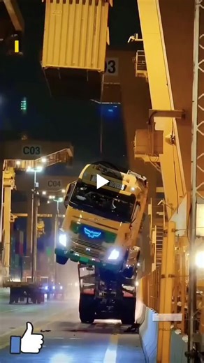 #yardoperations #craneoperations #portoperations #terminalsafety #containerhandling #maritimesafety #safetyfirst #operationalrisk #nearmisslearning #logisticsprofessionals #shippingindustry… | Joshua (Asiuloka) Odinaka HSE, PMP, CMILT)