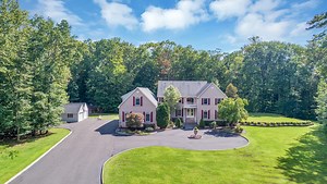 Monroe estate has 15 luxurious rooms, six bedrooms