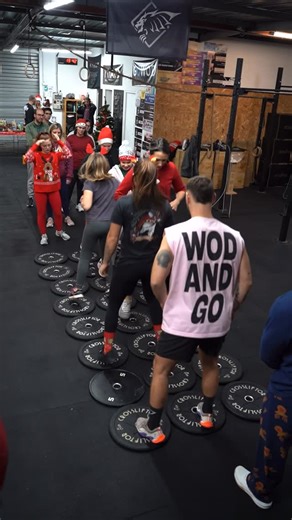 Crossfit Galéa on Instagram: "WarmUp Team Wod de Noël 🎅🏼"