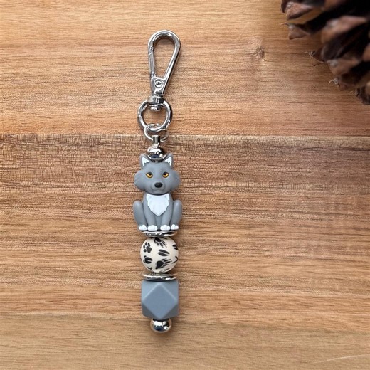 Wolf Keychain: PNW Backpack Charm | Silicone Beaded Accessory | Custom Bag Tag | Pacific Northwest Wildlife Collection - Etsy
