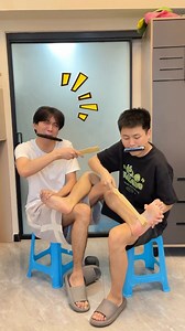 4.6M views · 87K reactions | Invite your friends to watch the clip tug-of-war challenge 1/2 #funny #funnyvideos #搞笑 #搞笑影片 #搞笑视频 #comedy | Guanbue管不饿 | Facebook