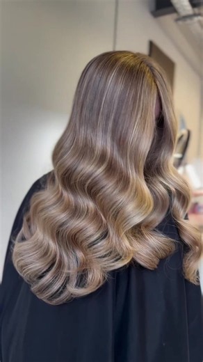 Bright, soft, and beautifully blended. ✨ A fresh blonde transformation by @‌hair.by.katie.x with luminous dimension and incredible shine. 🤍 #indola #SimplySmarter #balayage #blondehighlights #luminoushair COLOUR FORMULA: Highlights with RAPID BLOND and toned with BLONDE EXPERT Pastel Gel Toner G.31. PRODUCTS USED: INDOLA Colour Shampoo INDOLA Colour Conditioner INDOLA Thermal Protector INDOLA Glaze It Up INDOLA Flexible Hair Spray