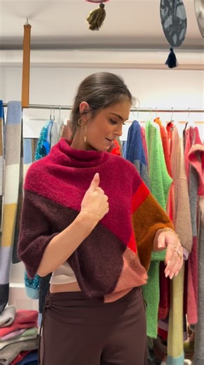 Maria-Louise Grau on Instagram: "GRAU Nyhavn 42 Poncho i mohair Style: Mina #handmade #marialouisegrau #nyhavn #grau #danishdesign #artisan #scarf #cardigan #hat #kunsthåndværk#frue_plads_marked"