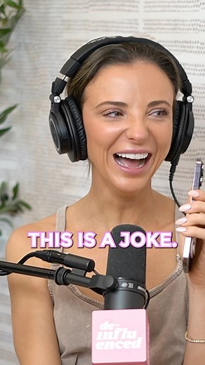 Calling your parents be like… 🤣🥴😅 crazyyy stories were told on this week’s episode. Be sure to take a listen 🩷 | Dani Austin