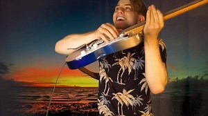 SIE HEISST: CORDULA BLAU 🎸🎶 Danke für all die kreativen Namensvorschläge!! Als E-Gitarre ist sie neben Herbert und Ingeborg nun die erste ihrer Art!! Was habt ihr für Instrumente?? 🎷🥁 | Vincent Gross