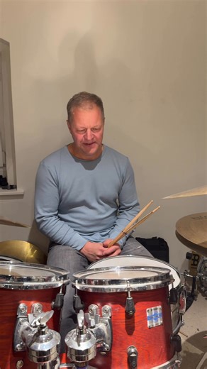 Det var mange som valgte «bankeren» Thomas Nystrand, men Kristian Farmen, Eirik Rosø Pladsen, Trude Elin Dragsten, Trude Iren Bergheim, Nina Raastad Olimb, Cecilie Skjørten Aasen Schau, Unni Bråthen, Ida Weggersen Roos.. dere kan ta direkte kontakt med Thomas på 47 911 99 665 og avtale kompensasjon for å ha brukt stemmen deres på Thomas i et så overraskende svakt øyeblikk🤣 | Gutta FC