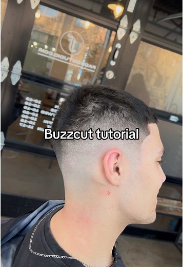 Buzzcut tutorial💈🪄 #barber #montreal #haircut #fyp #mtlbarber #mtl #youngbarber #taper #buzz #posercutz