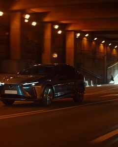 Le Lexus RZ réimagine le plaisir de conduite : silence, réactivité instantanée et fluidité incomparable. #ExperienceAmazing _ Pensez à covoiturer #SeDéplacerMoinsPolluer | Lexus