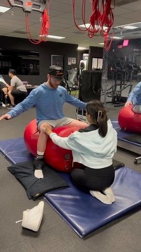 Saturday Spotlight with Nick!! Isolated Knee Tuck to Roll Outs: promoting core strength, enhancing balance, and facilitating neuromuscular control. This exercise targets multiple muscle groups, contributing to functional mobility. Building a foundation for functional resilience 🤩 you’re killing it nick!!💪🏽 @neuroreaction @bachik_methods @mrs.bachik_methods @crystalvmoses @munshamerchant @fitmama_ash @trentward_ @bachik_manny_fresh @b.rainrevolution @thenickferris @redcordofficial @nike @tumbl