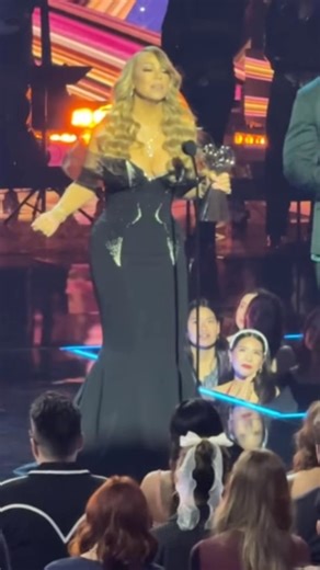 68K views · 2.7K reactions | “Is the lighting okay?”  Mariah Carey receives the Icon award at the 2025 iHeartRadio Awards. | Billboard | Facebook