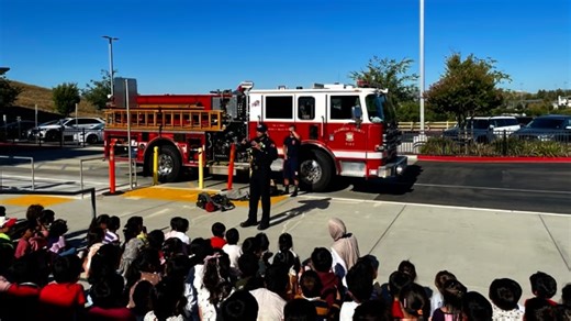 🚒✨ On September 16, 2025, members of Engine 18 from the Alameda County Fire Department (ACFD) visited Cotton Creek School in Dublin for a special show-and-tell with elementary students! Students got an up-close look at the fire truck and equipment, learned about fire safety, and met the heroes who help keep our community safe. 👨‍🚒👩‍🚒 Thank you, Engine 18, for inspiring the next generation and making learning fun! 🔥🚨 #ALCOFIRE #ALCOFirefighters #ProudToBeACFD | Alameda County Fire Departme