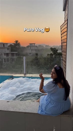 Charmi Doshi | Mumbai Food & Travel on Instagram: "Jains! I bet you didn’t know about this Villa 🤯 Just ₹2500 per person with stay and all meals included 🥰 👇🏻 For Bookings: 8108200022 📞 Contact 📩 Or DM @stay.mystic Why this villa is perfect for Jains 👇 ✔️ 100% Pure Veg & Jain meals ✔️ Aayambil & Chovihar possible ✔️ Jain Derasar nearby ✔️ Huge living room & multiple spacious bedrooms ✔️ Swimming pool ✔️ Rooftop jacuzzi Food & entertainment sorted 👇 ✔️ Delicious Jain & pure veg meals ✔️ L