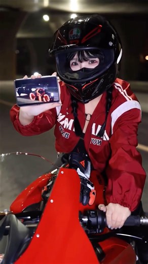 Girl riding a bike with full of action #shorts #bike #superbike