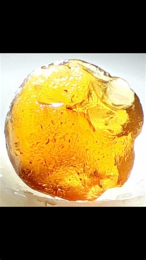 Mad Magpie Rough Gems on Instagram: "SOLD!😋 6.50 carats Tanzanian Orange Garnet Crystal Facet Rough 11.7 x 11.4 x 5.7 mm This Piece Has A Nice Clean Portion Ideal For An Oval Cut. Cut For Clean With A Little Loss For A Bright Stone! USD$20 ‎* POSTAGE & PAYMENT POLICY * ‎ ‎Shipping; ‎ ‎For All Destinations - $65 UPS Courier for all parcels with a value over US$300. Lower value parcels can be sent with normal Kenya Post for $18.50 ‎ ‎Payments; ‎ ‎We give you two weeks to add more items. We