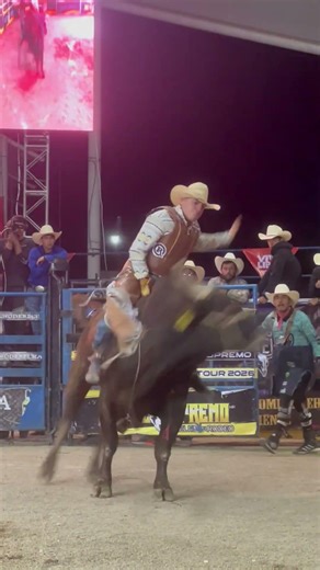 Saul Zambrano en el Jinete Supremo de Rincon de Romos 🐂 #rodeo #toros #cowboy #mexico