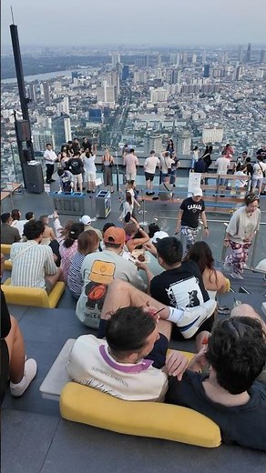 Walking on Glass 78 Floors High! 😱 King Power Mahanakhon #bangkok #rooftop