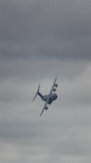 Airbus A400M Grizzly Atlas German Air Force flying Display | Aero Admirers