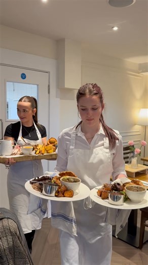 Crispy roast potatoes, tender roast meats, seasonal veg, rich gravy, and all the trimmings, served fresh every Sunday at Old Farm Hotel. No shortcuts, no fuss, just a proper roast worth coming out for. Book your table and make it a Sunday tradition. 📞 0121 458 3146 Old Farm Hotel 108 Linden Road, B30 1LA | The Old Farm, Bournville