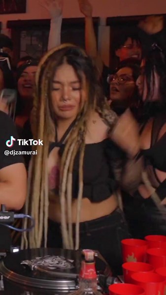 QUE LO MUEVA - @El Rm baby @djzamurai Próximamente Arrecostanding pt4 en mi canal de YouTube 💃🏻 ¿Ya te suscribiste? Link en mi bio! 🎥 @DEEP REEC #viral #dj #dancing #djzamurai #fyp #livesession #party #tiktokviral #djset