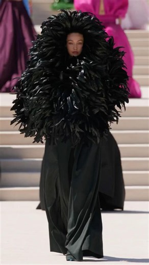 Gigi Hadid walks for Balenciaga Haute Couture FW26–27 #gigihadid #balenciaga #balenciagacouturefw26