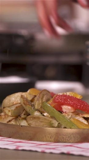⏱️ 30 minutes on the clock, $40 on the budget! Can Vanessa pull off an Italian-inspired meal for four? 🍝 On the menu this week: parm-crusted chicken cutlets, roasted fennel, and broken cannoli 📺 Watch Everyday Excellent every Monday at 4:30 PM ET